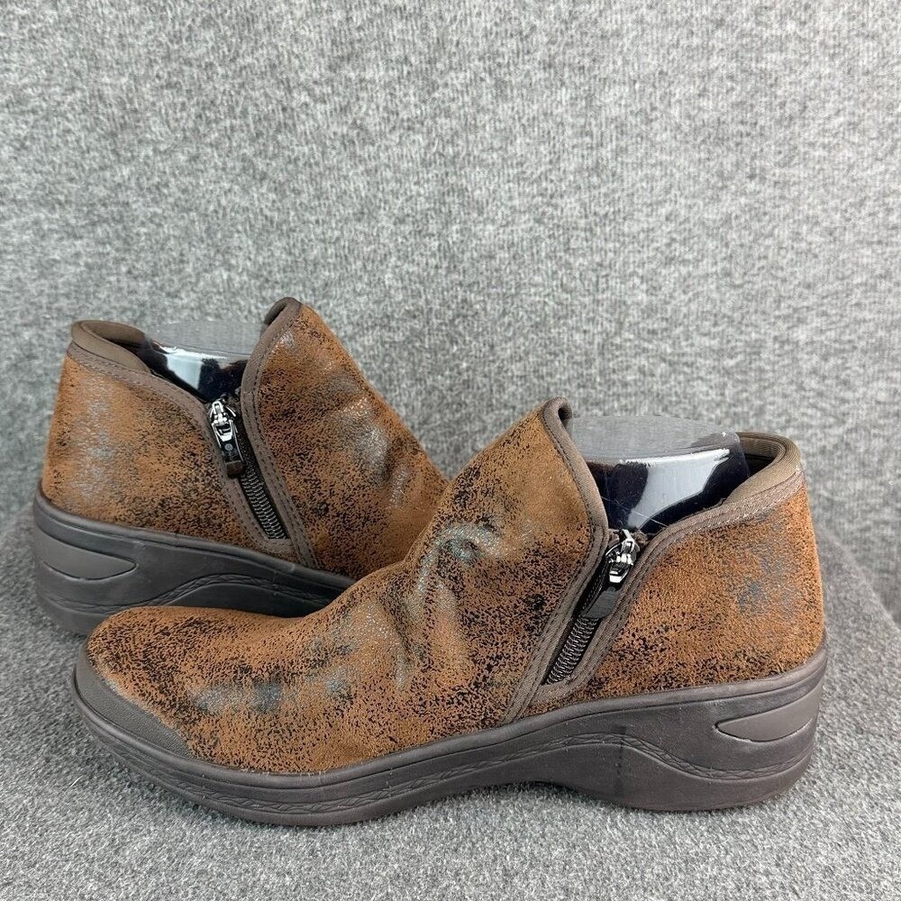 Bzees Women's Domino Ankle Boot Brown Size 9 Wide